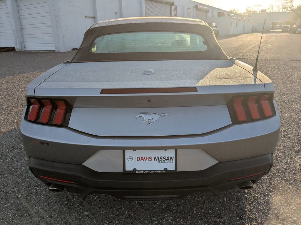 Used 2024 Ford Mustang Convertible RWD image 5