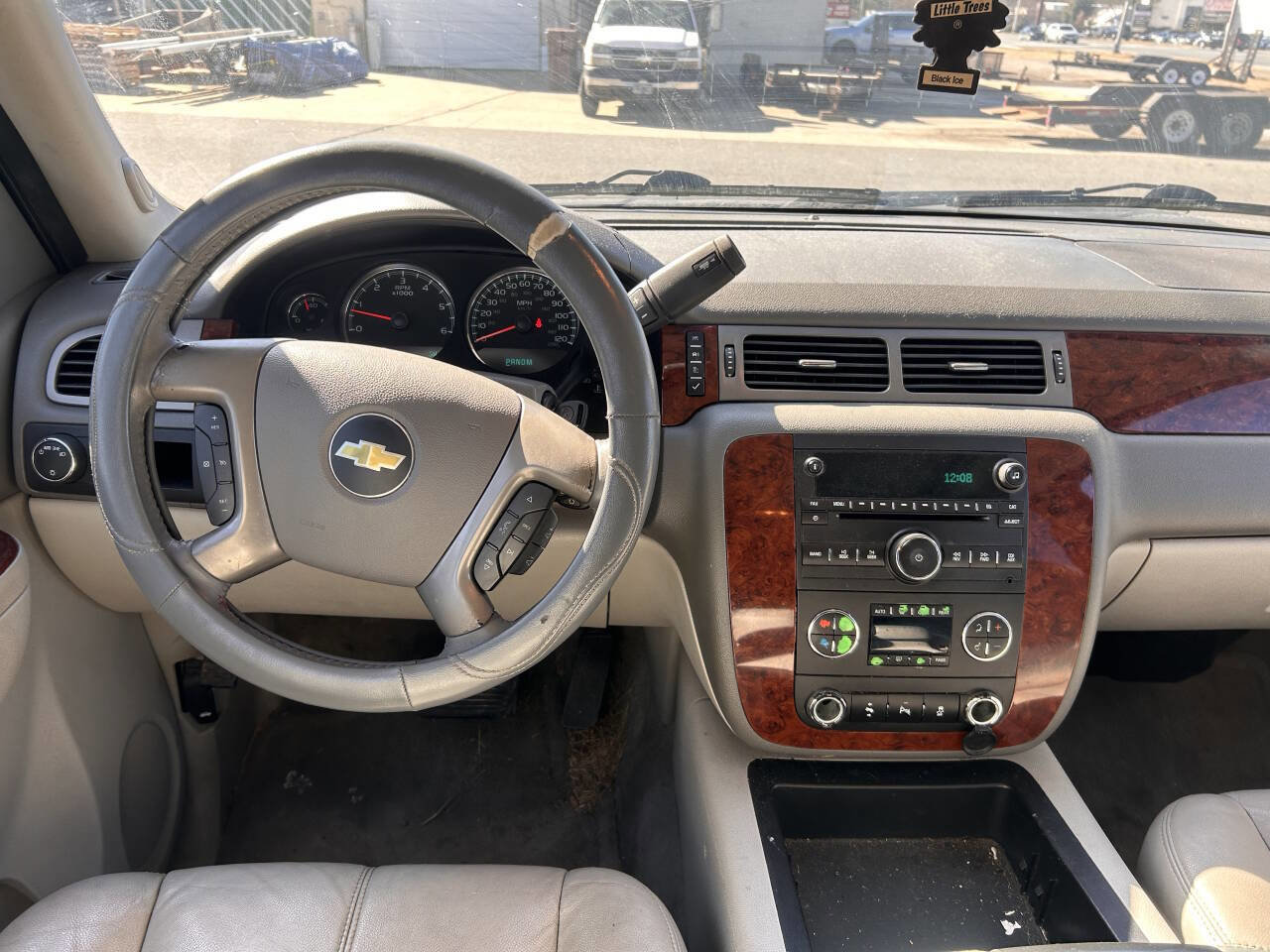 Used 2014 Chevrolet Suburban LT image 13