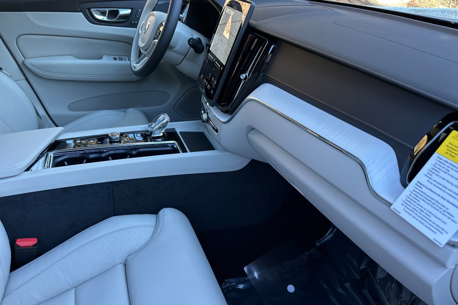 New 2026 Volvo XC60 B5 Ultra w/ Climate Package image 13