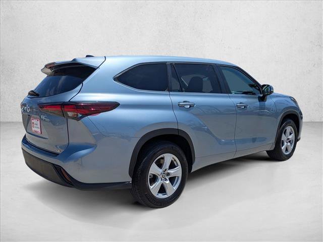 Certified 2024 Toyota Highlander LE FWD image 5