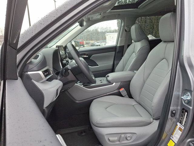 Certified 2026 Toyota Highlander XLE image 13