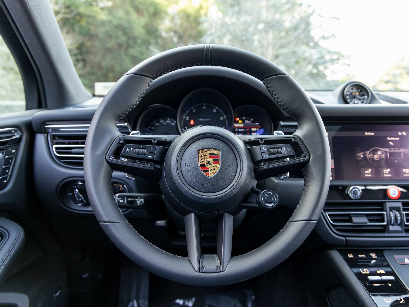 New 2026 Porsche Macan Turbo AWD/4WD image 29