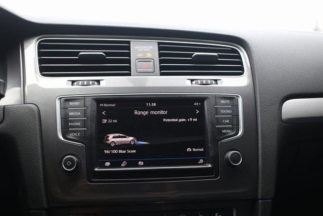 Used 2016 Volkswagen e-Golf SE image 19