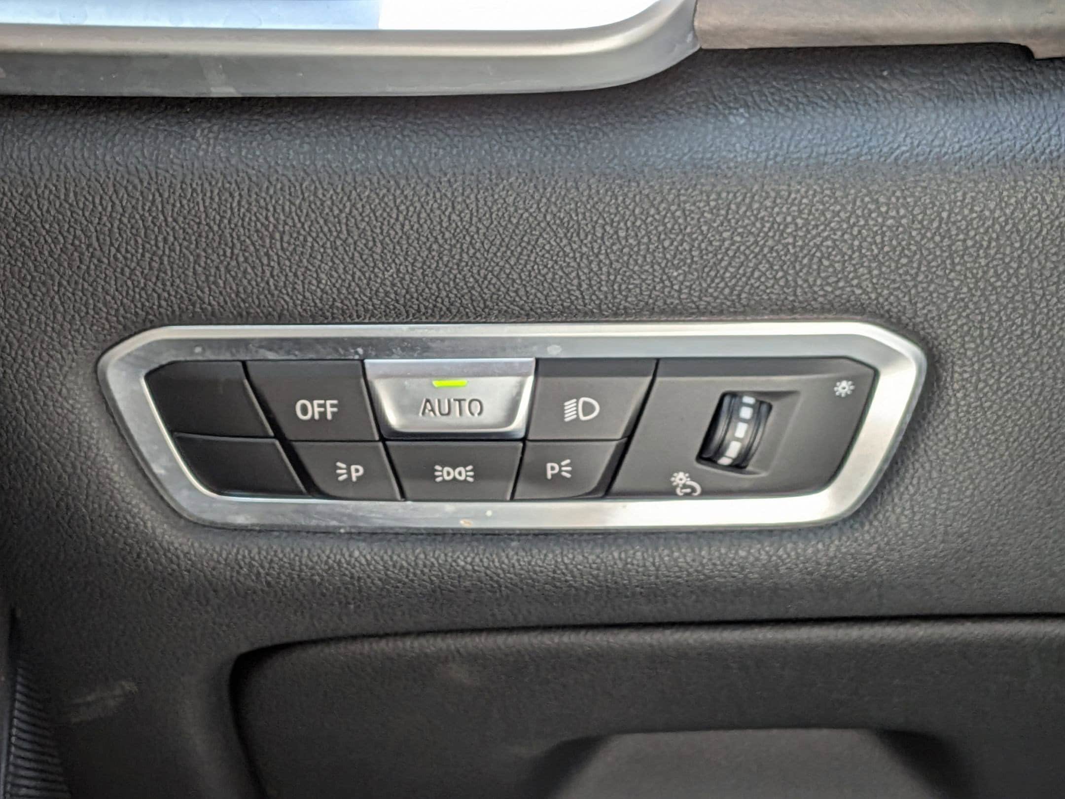 Used 2022 BMW X5 xDrive40i w/ M Sport Package AWD/4WD image 18