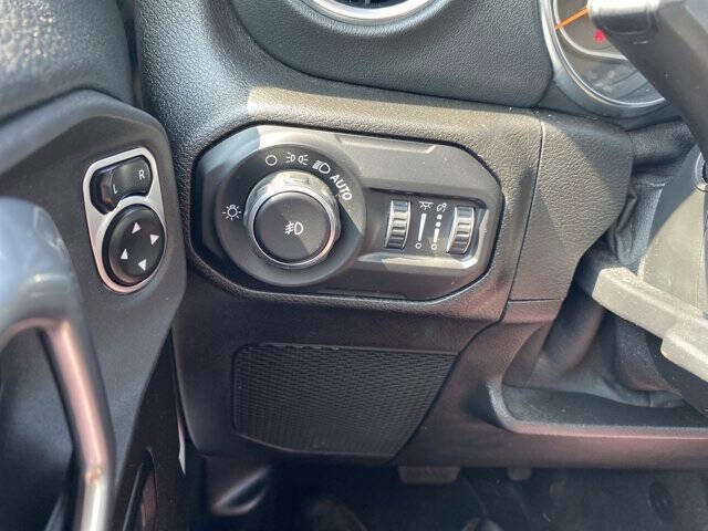 Used 2019 Jeep Wrangler Unlimited Sahara w/ Advanced Safety Group image 12