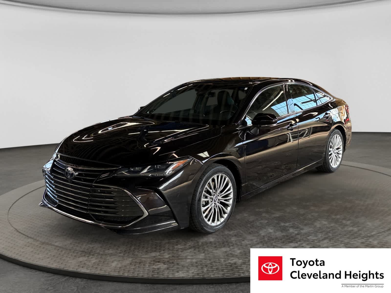 Used 2022 Toyota Avalon Limited w/ Advanced Safety Package FWD image 1