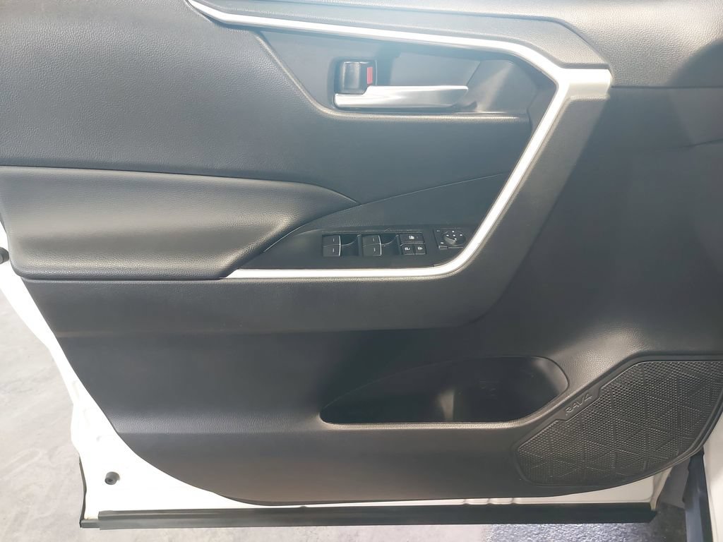 Used 2025 Toyota RAV4 XLE AWD/4WD image 26
