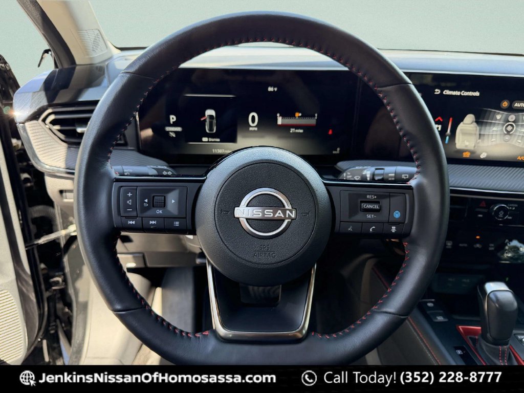 Used 2025 Nissan Kicks SR w/ SR Premium Package FWD image 32