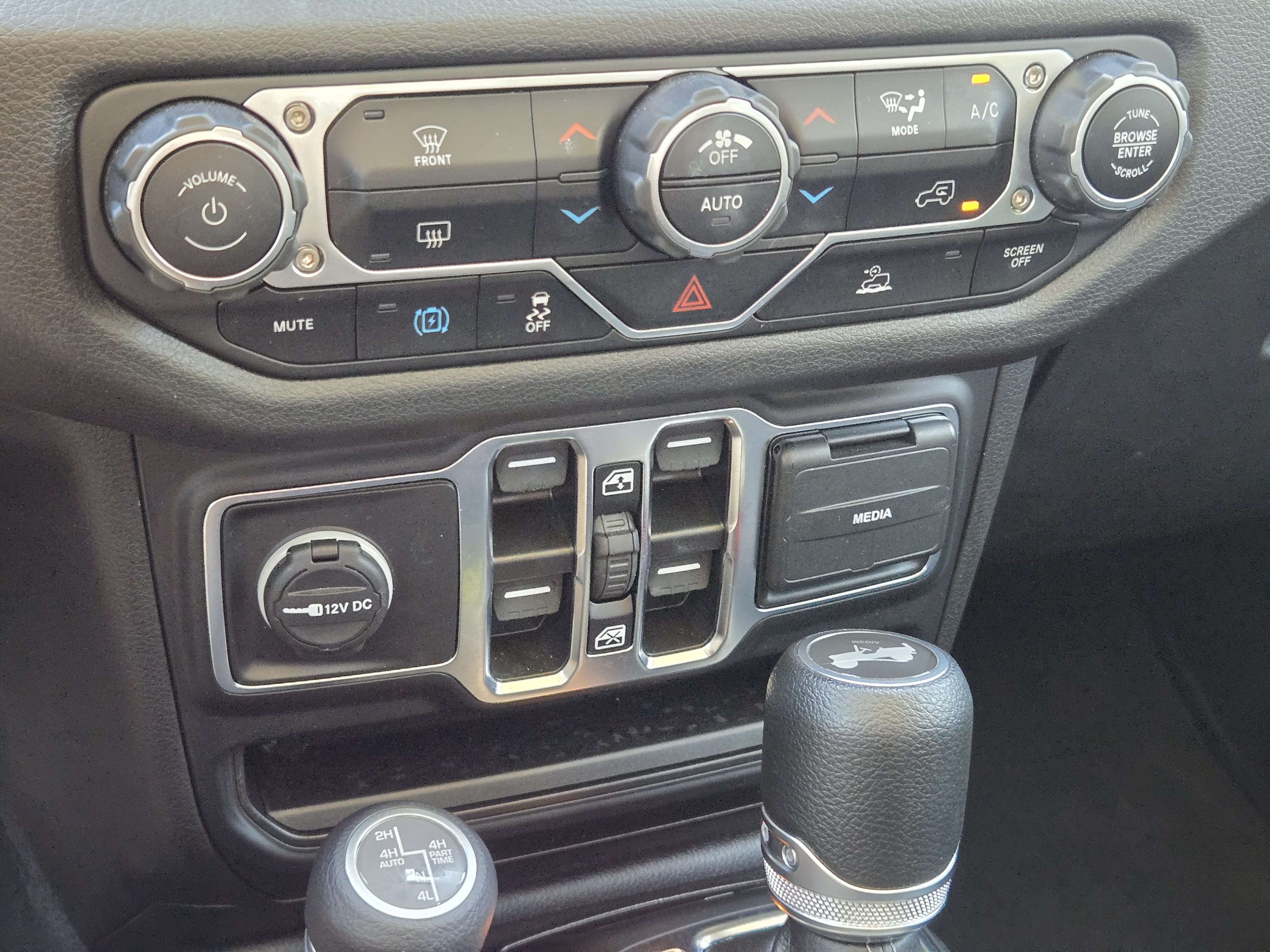 Used 2024 Jeep Wrangler Unlimited AWD/4WD image 20