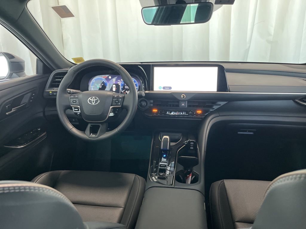 Used 2025 Toyota Crown Signia image 9