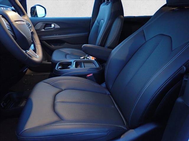 New 2027 Chrysler Pacifica Select AWD/4WD image 13