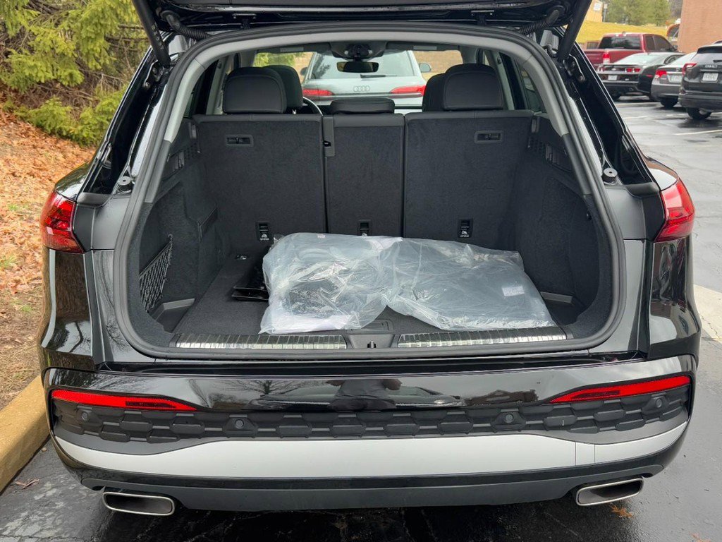 Used 2025 Audi Q5 Premium w/ Convenience Package image 9