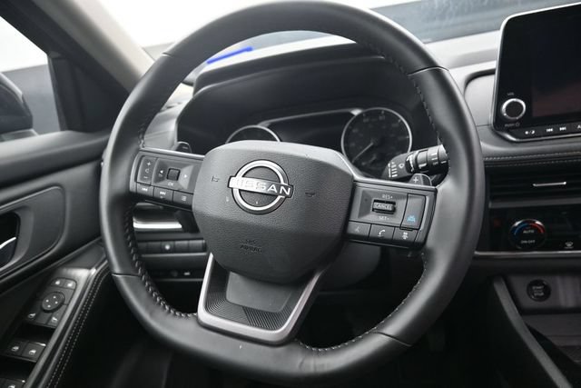 Used 2025 Nissan Rogue SV AWD/4WD image 16