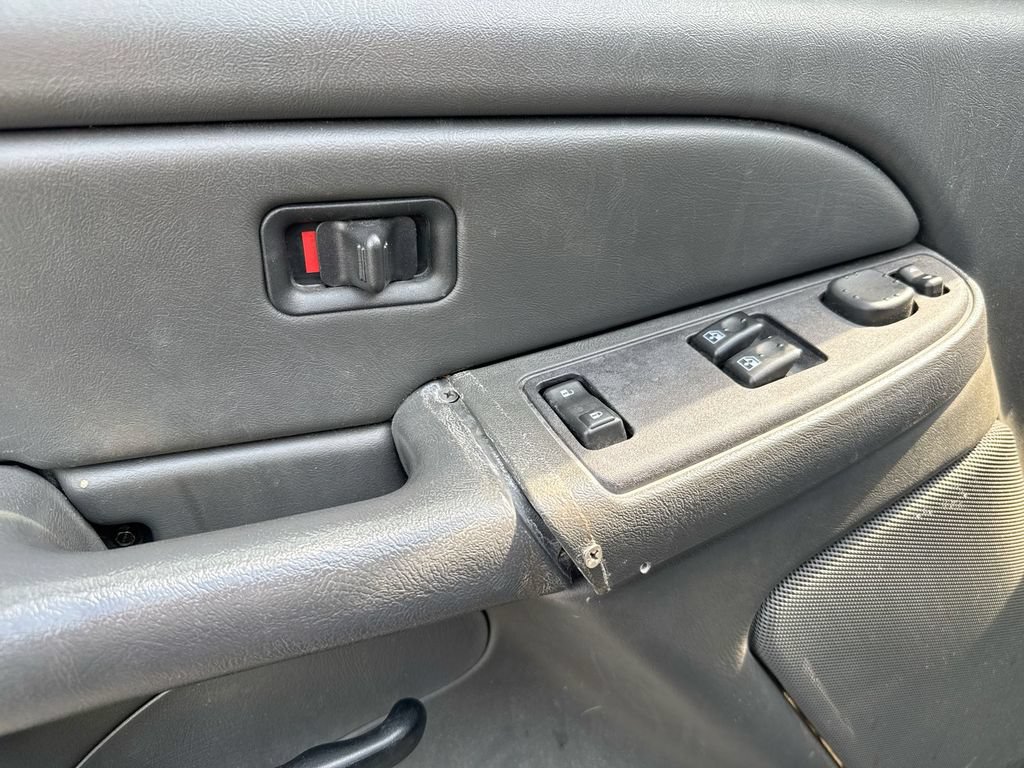 Used 2005 Chevrolet Silverado 2500 LS AWD/4WD image 19