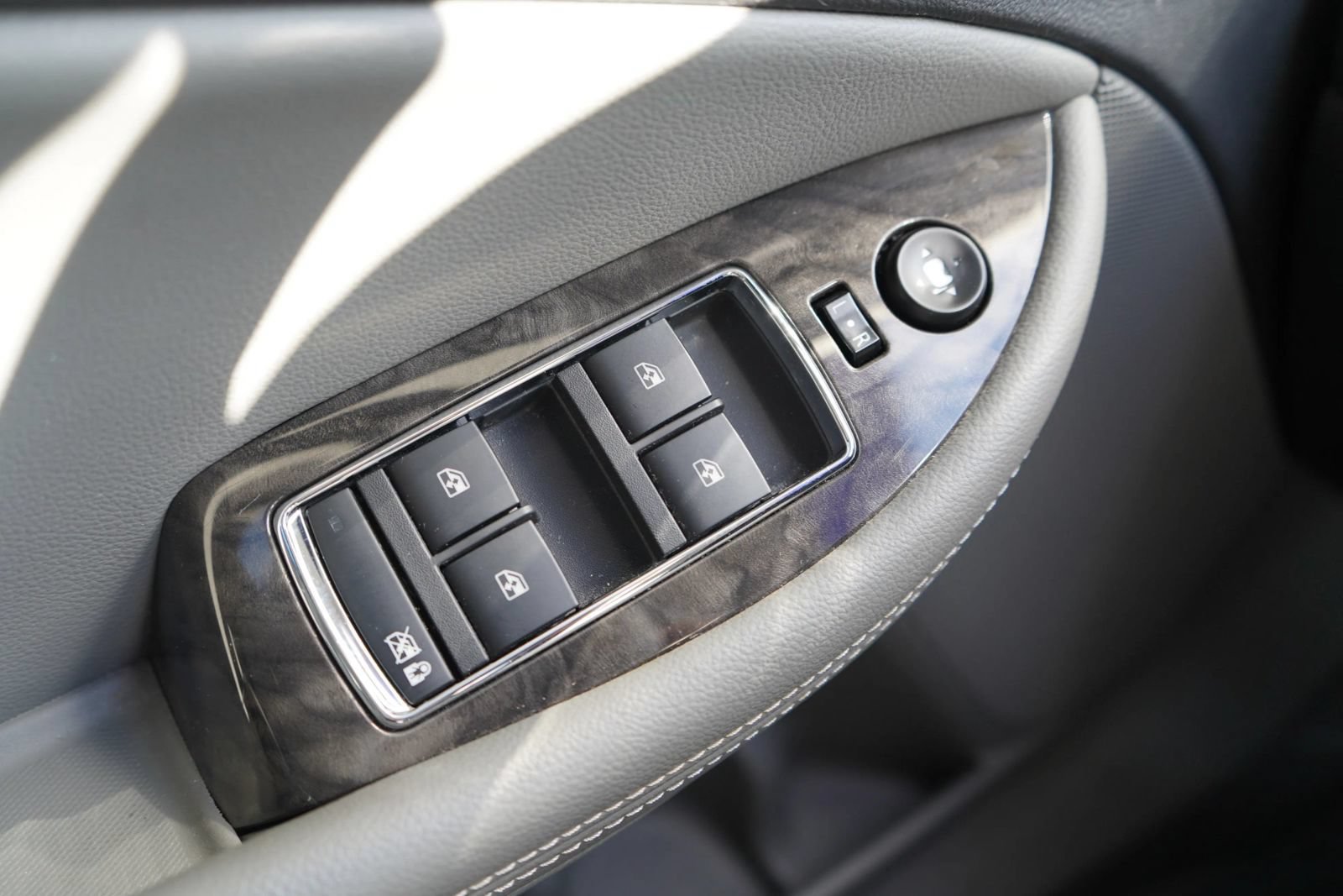Used 2015 Chevrolet Impala LT w/ Convenience Package FWD image 13