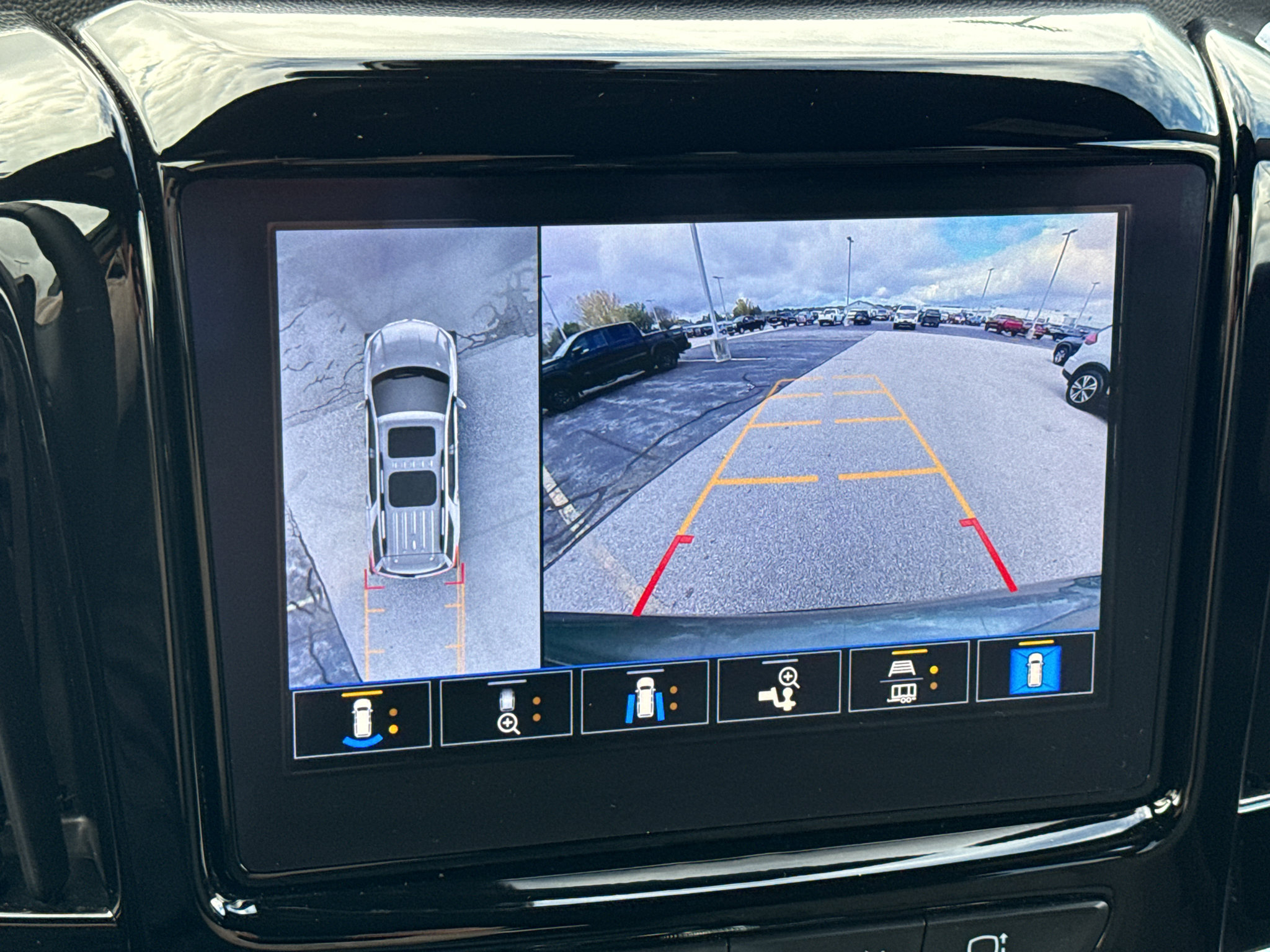 Certified 2023 Chevrolet Traverse LT w/ Rear Camera Mirror Package AWD/4WD image 8