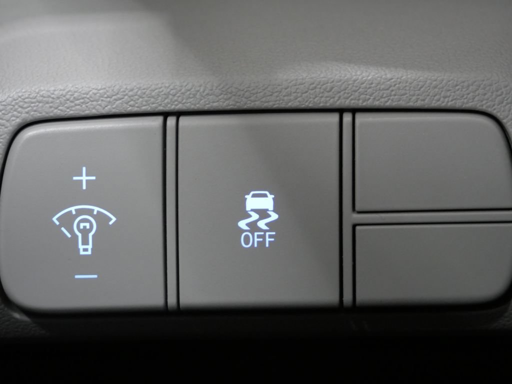 Used 2025 Hyundai Elantra Limited FWD image 15