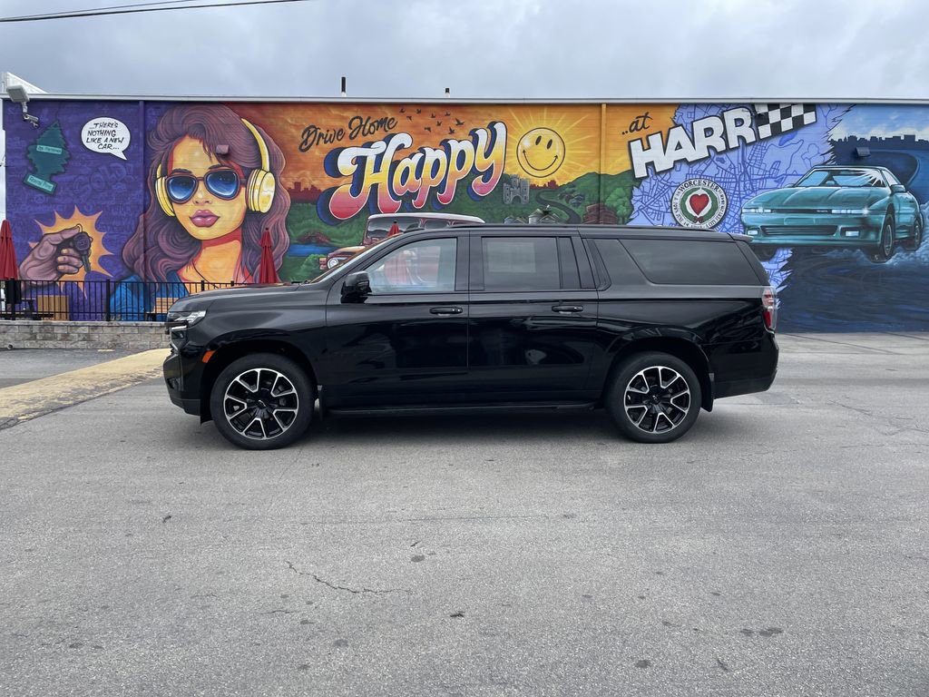 Used 2024 Chevrolet Suburban RST w/ Luxury Package AWD/4WD image 2