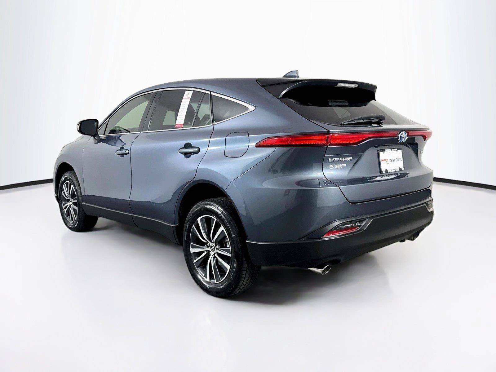 Used 2022 Toyota Venza LE AWD/4WD image 11