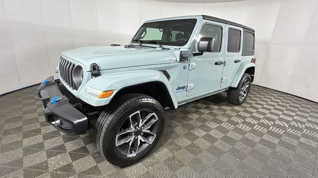 Used 2024 Jeep Wrangler Unlimited w/ Convenience Group AWD/4WD image 7
