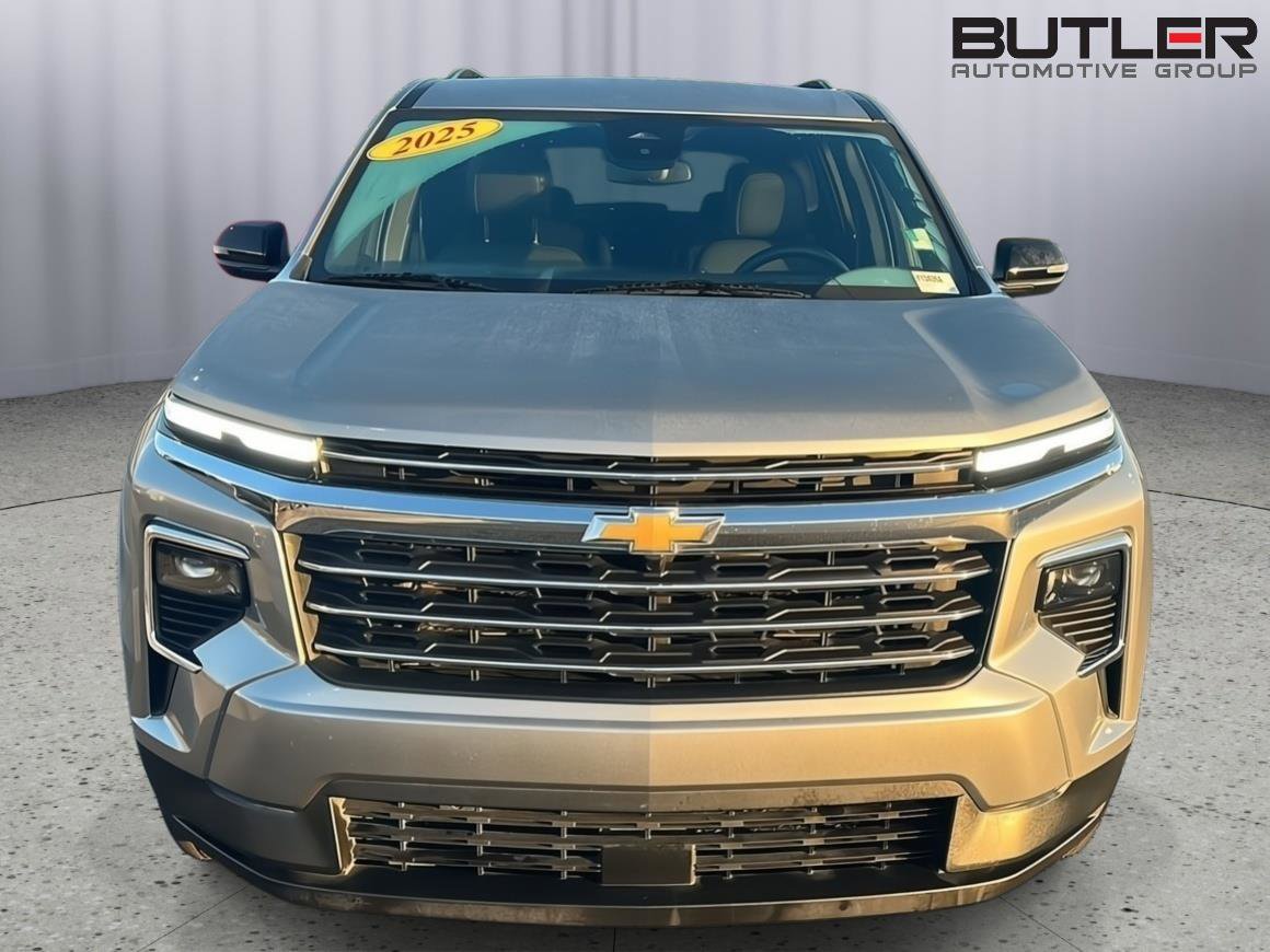 Used 2025 Chevrolet Traverse LT AWD/4WD image 9