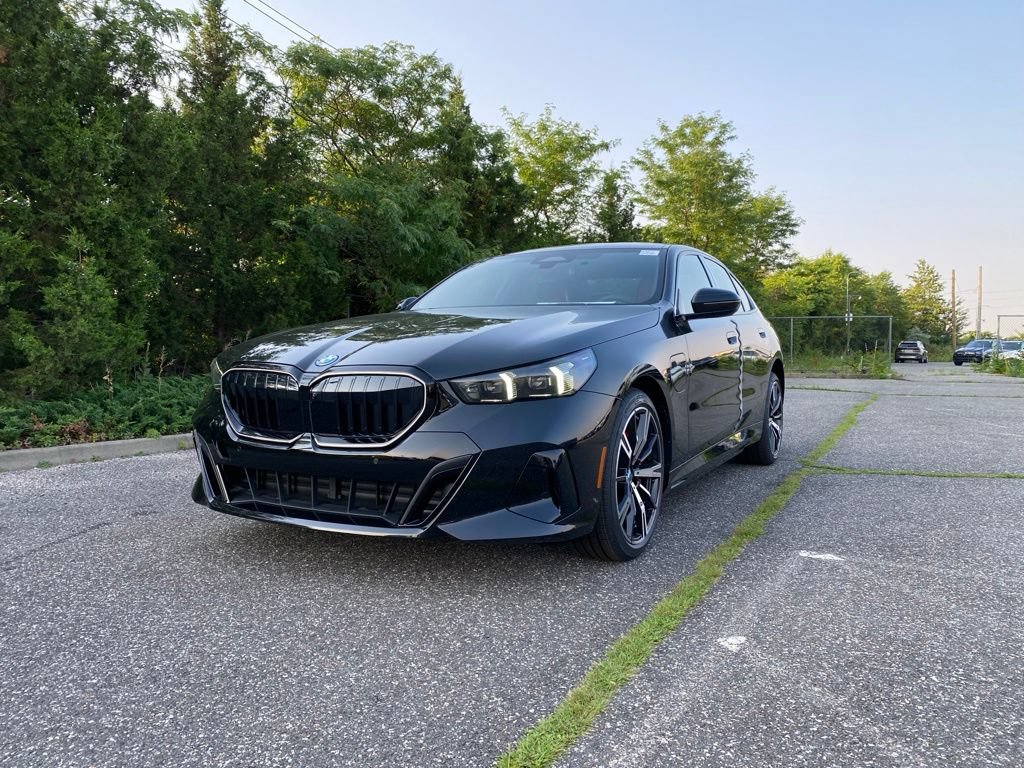 New 2027 BMW 550e xDrive w/ Premium Package AWD/4WD image 1