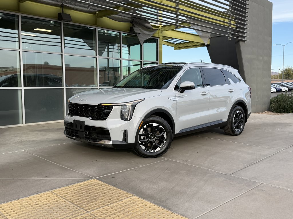 Used 2024 Kia Sorento S w/ Panoramic Sunroof Package image 1