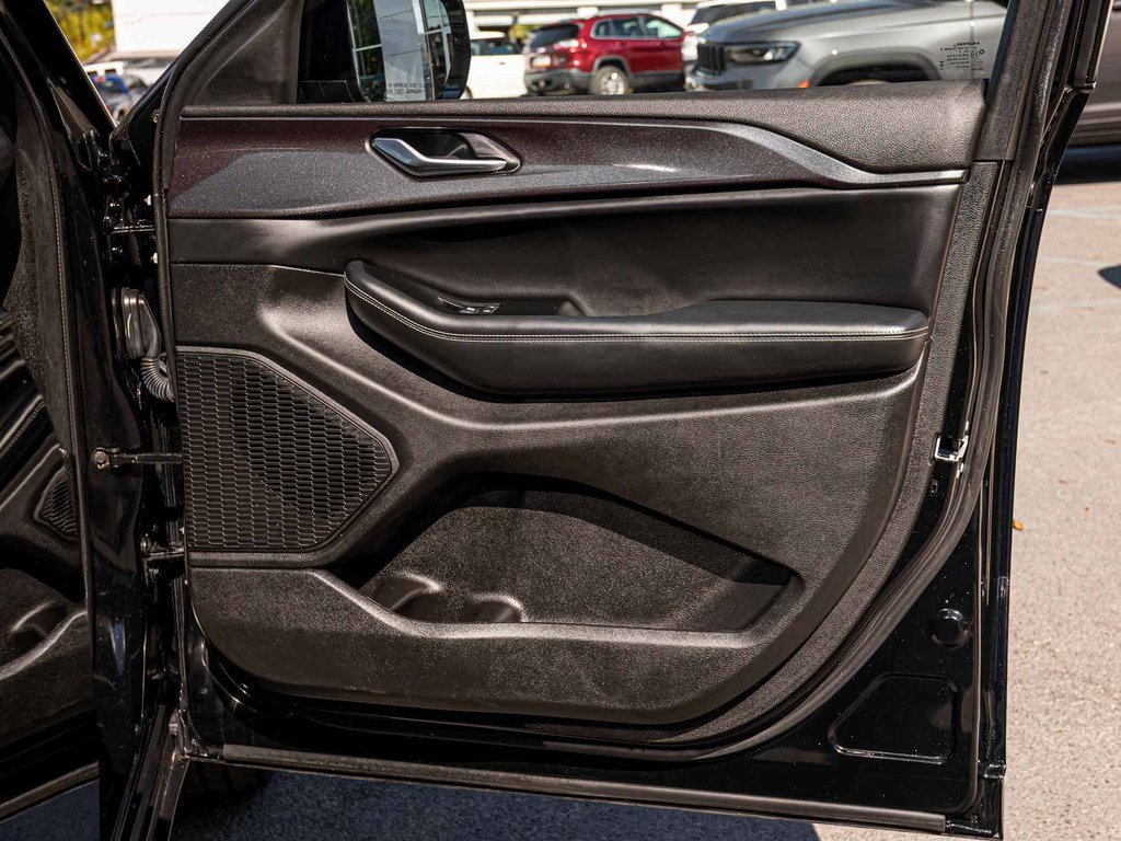 Used 2023 Jeep Grand Cherokee Altitude image 13