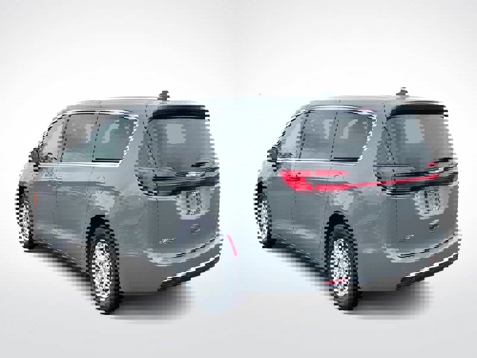 Used 2023 Chrysler Pacifica Touring-L image 6