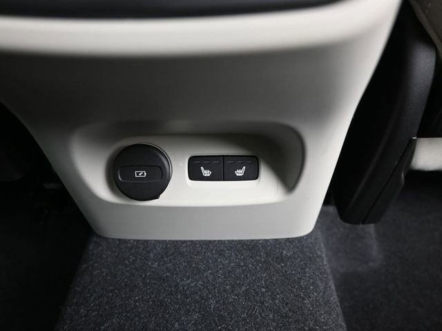 Used 2024 Volvo XC40 B5 Plus w/ Climate Package image 34