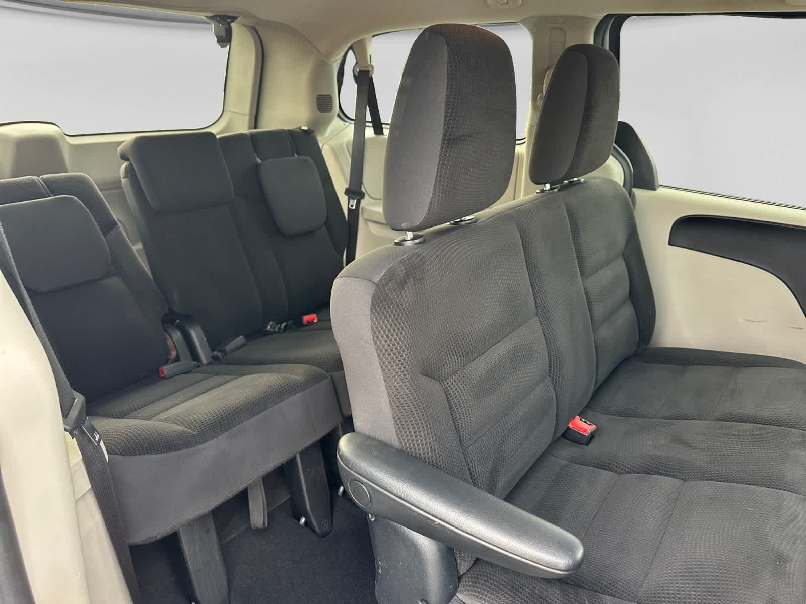 Used 2019 Dodge Grand Caravan SE FWD image 19