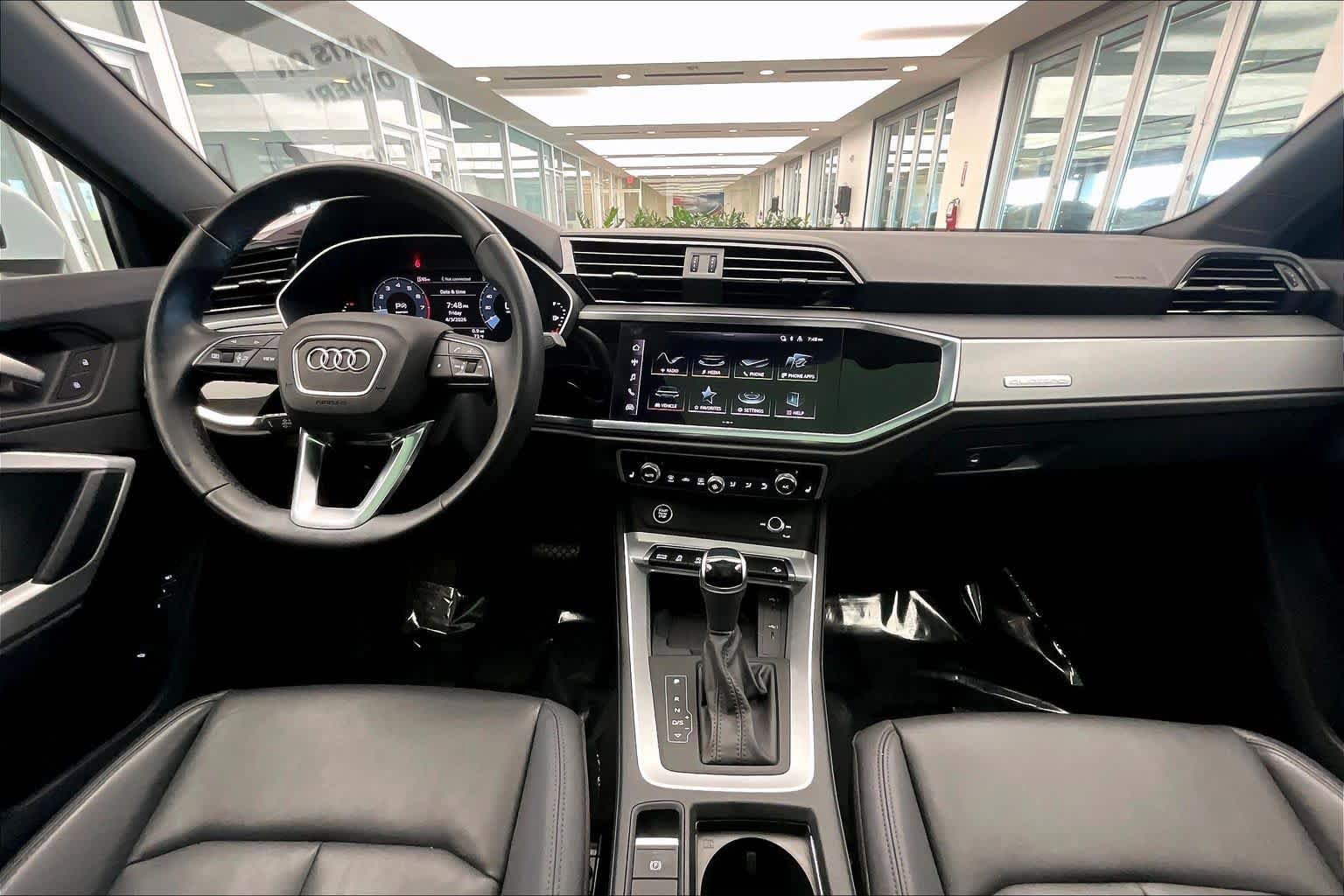 Used 2024 Audi Q3 2.0T Premium w/ Convenience Package AWD/4WD image 16