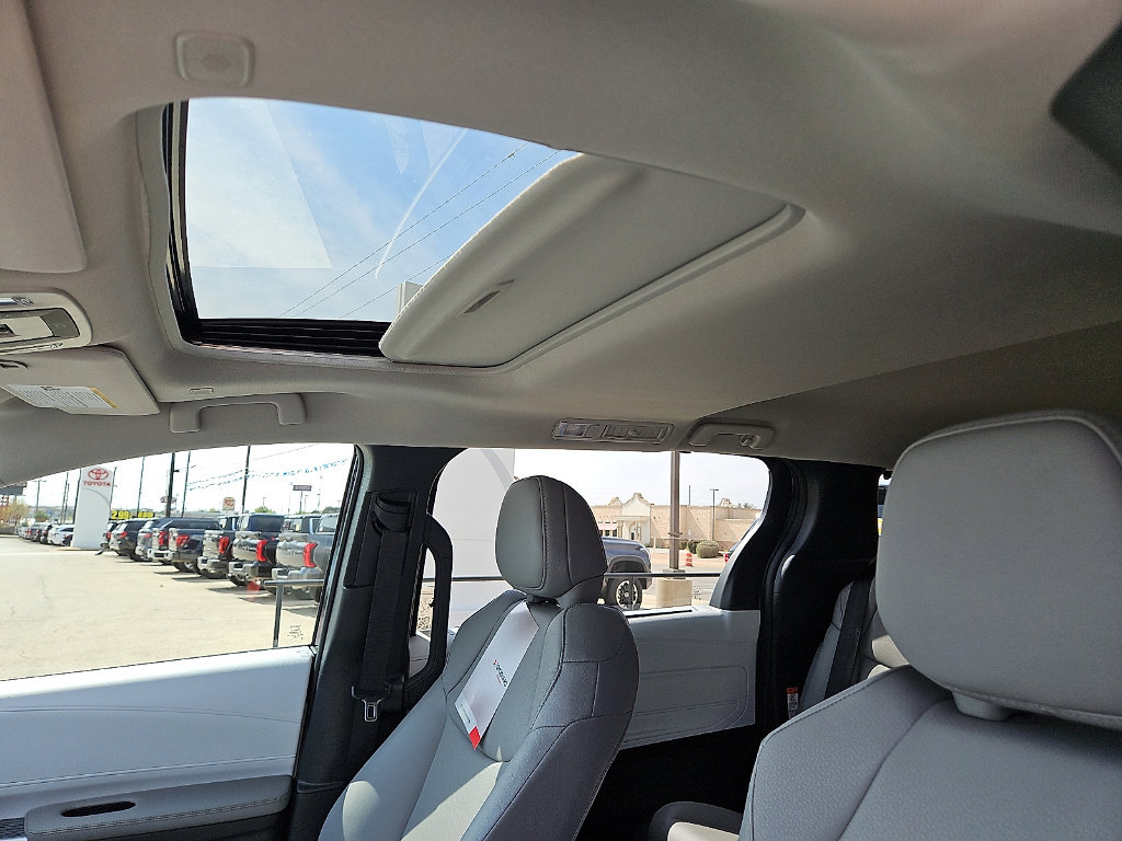 Certified 2026 Toyota Sienna XLE image 11
