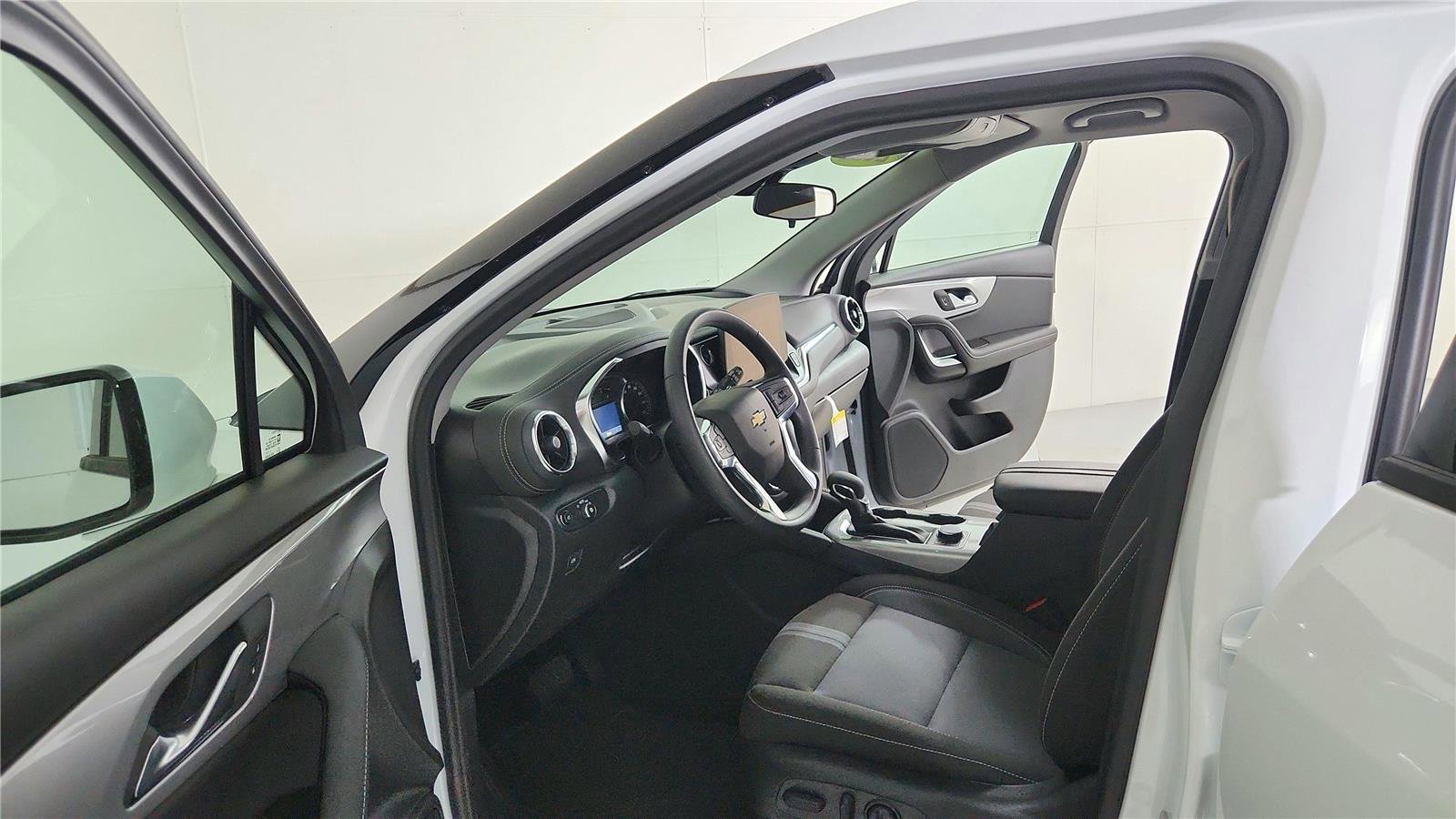 New 2026 Chevrolet Blazer LT w/ LPO, Black Sport Package image 9