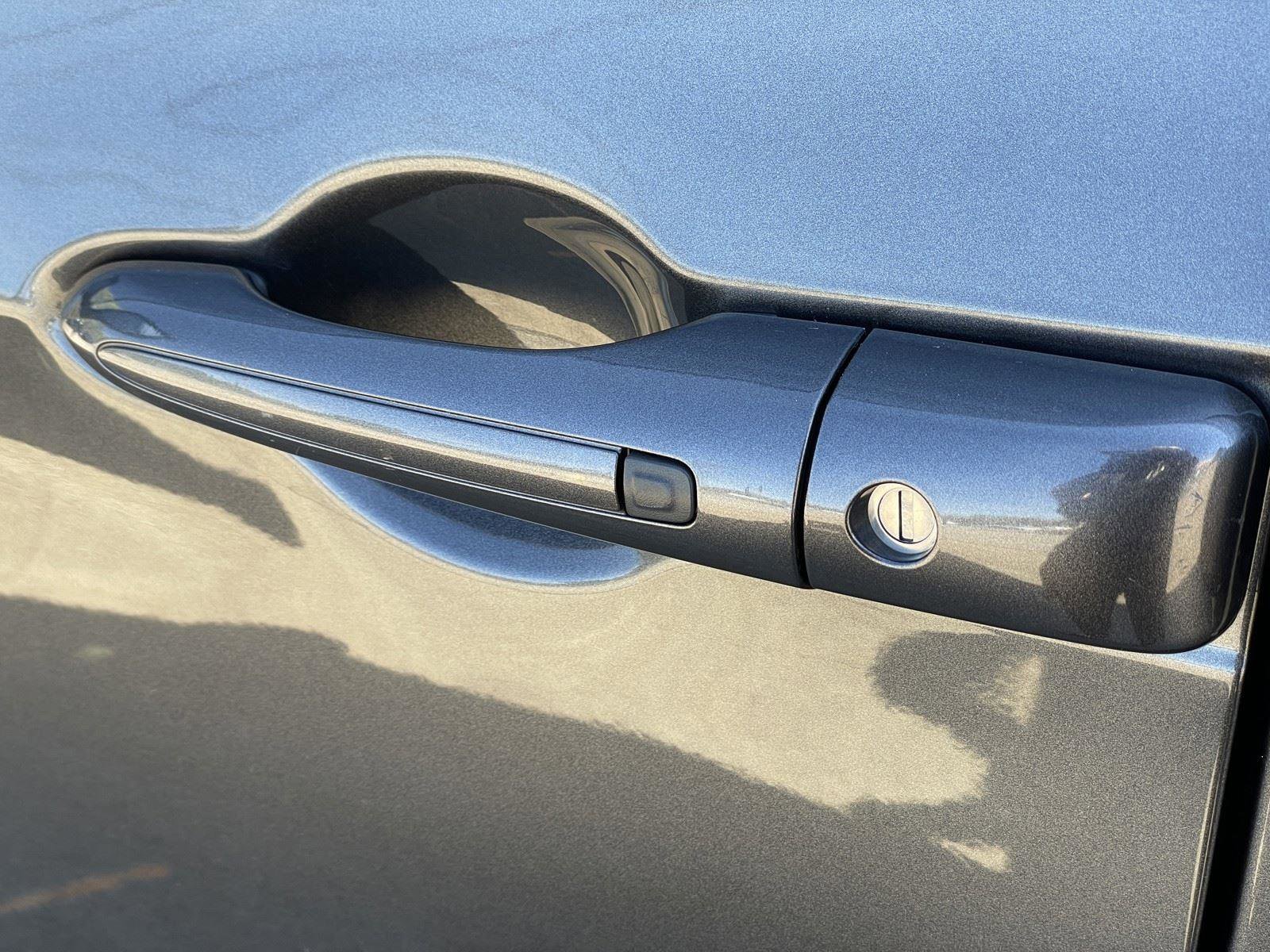 Used 2023 Chrysler Pacifica Touring-L image 36