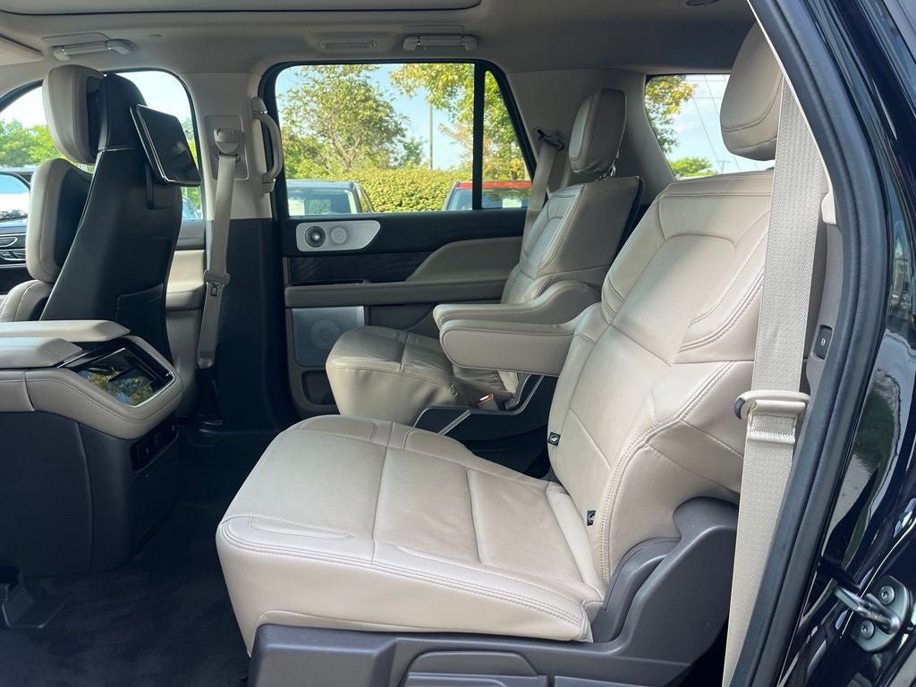 Certified 2023 Lincoln Navigator L Reserve AWD/4WD image 13