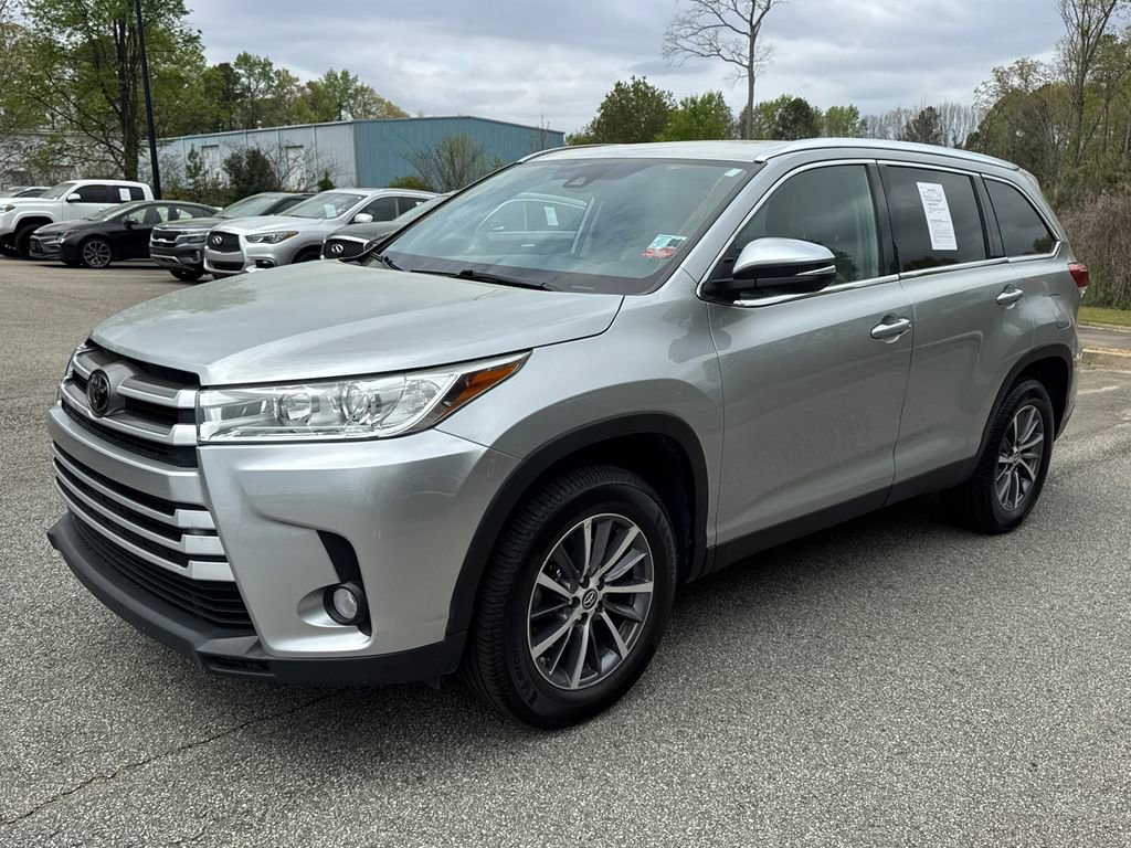 Used 2019 Toyota Highlander XLE FWD image 3