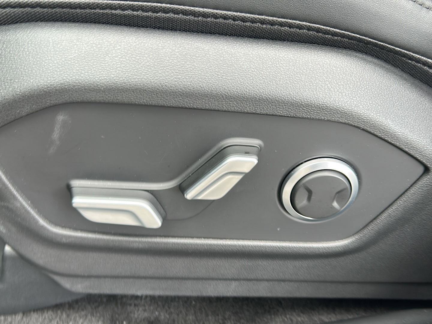 Certified 2025 Hyundai Santa Fe XRT AWD/4WD image 16