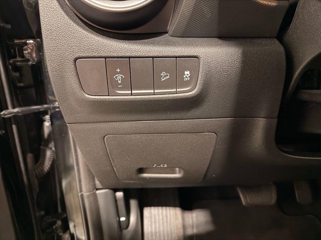 Used 2022 Hyundai Kona SEL w/ Cargo Package AWD/4WD image 14