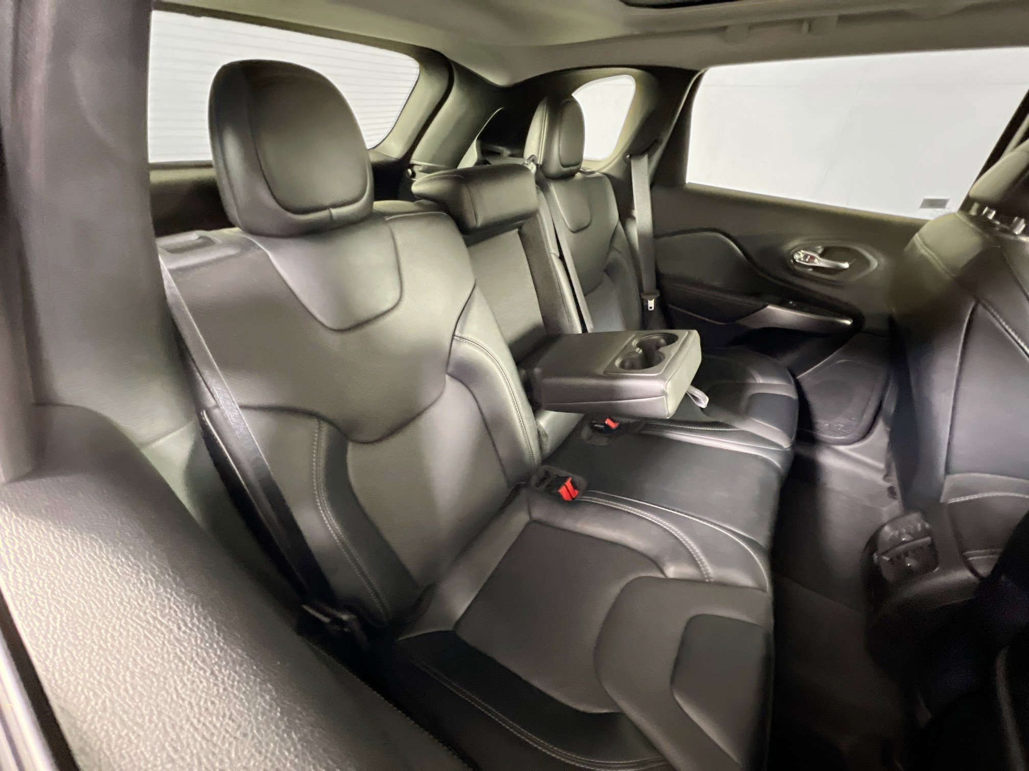 Used 2022 Jeep Cherokee Limited image 26