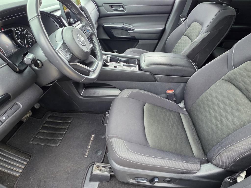 Used 2024 Nissan Pathfinder SV FWD image 7