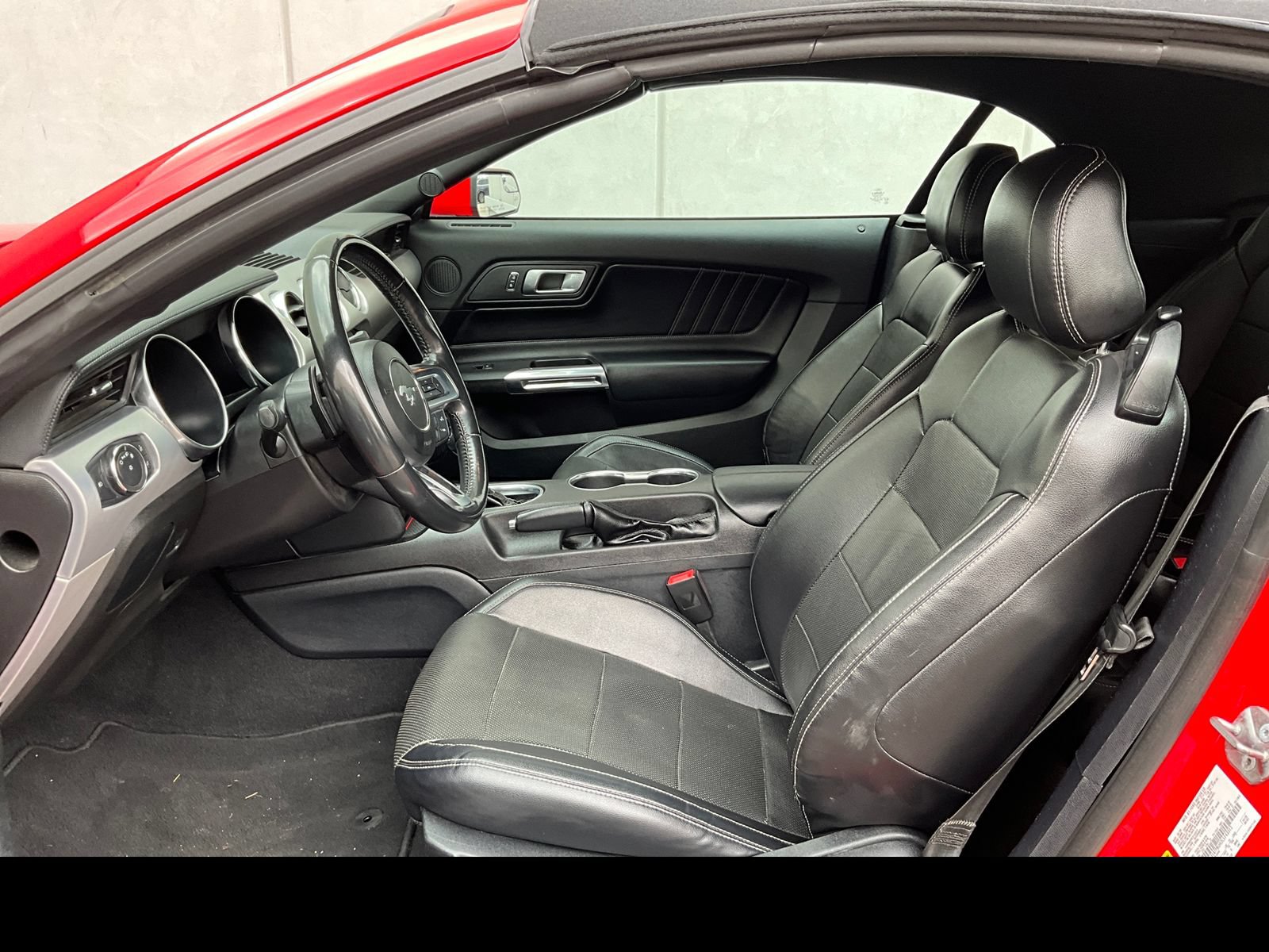 Used 2020 Ford Mustang Premium RWD video 2