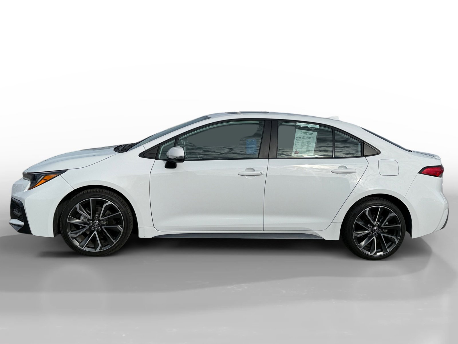 Used 2022 Toyota Corolla SE image 2