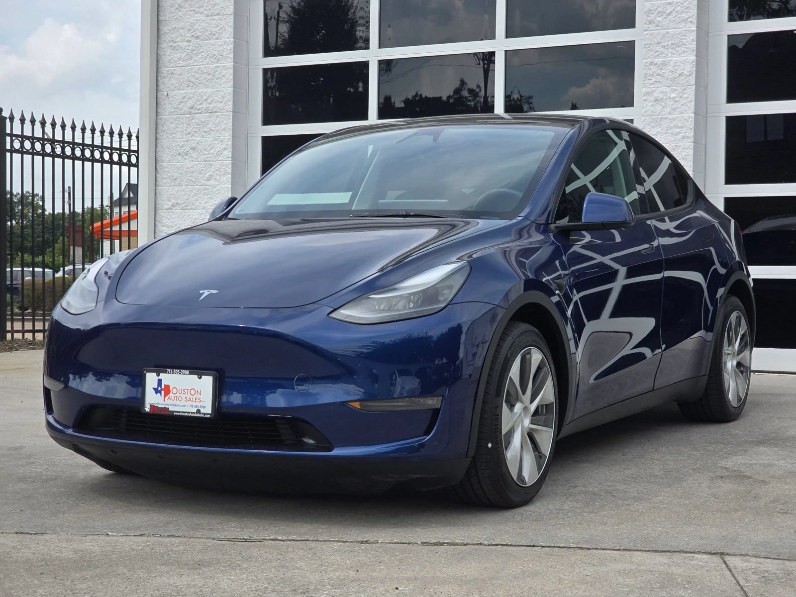 Used 2023 Tesla Model Y Long Range AWD/4WD image 10
