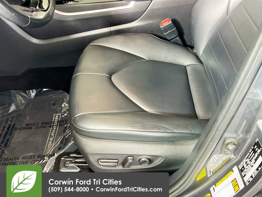 Used 2020 Toyota Highlander XLE AWD/4WD image 24