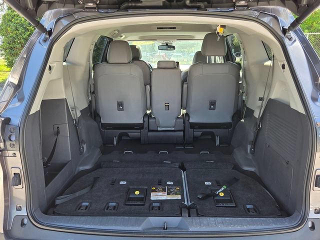 Used 2023 Toyota Sienna XLE FWD image 18