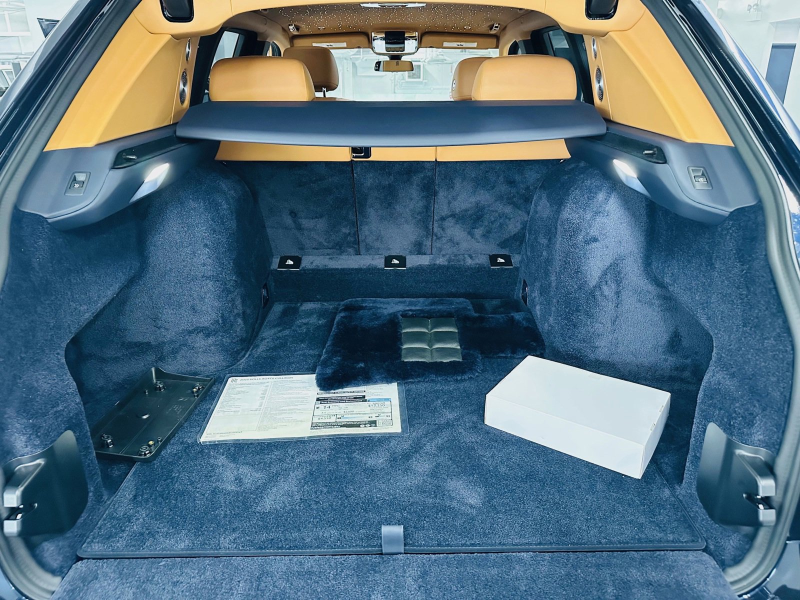 Certified 2025 Rolls-Royce Cullinan AWD/4WD image 8