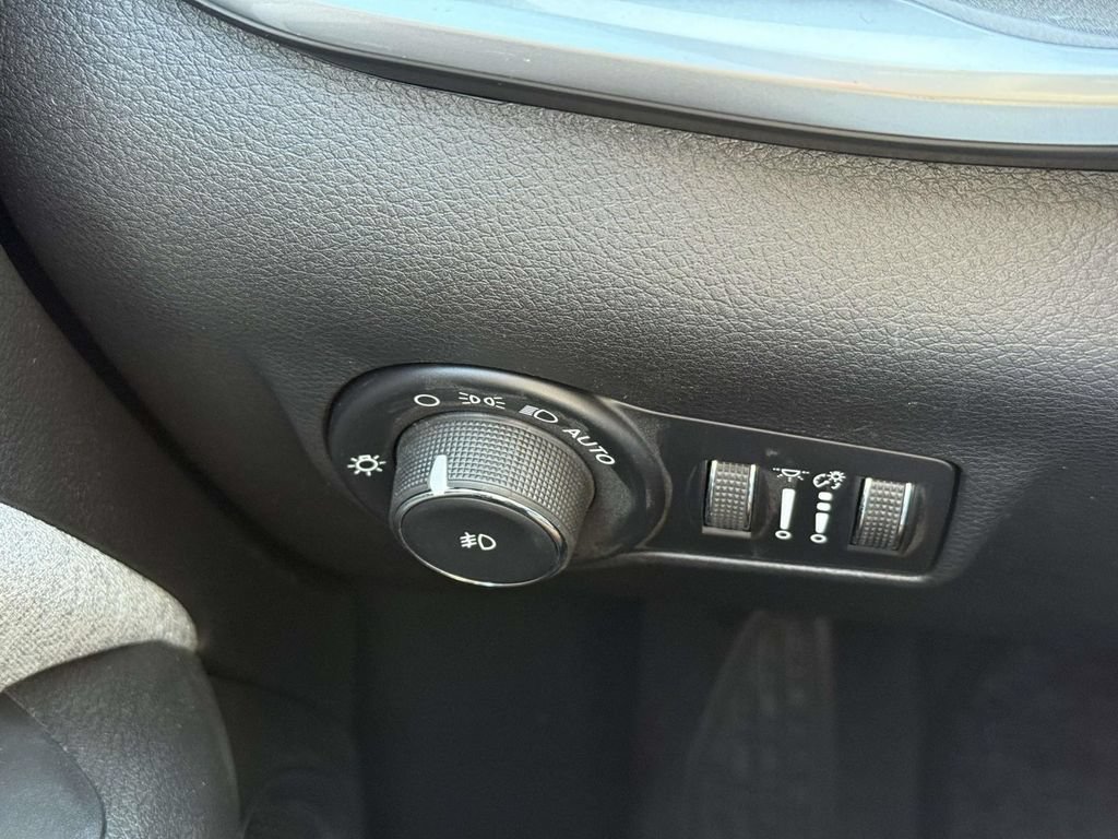New 2026 Jeep Compass Latitude AWD/4WD image 24