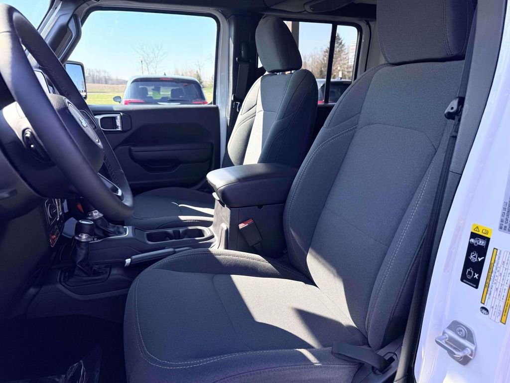 Used 2025 Jeep Wrangler Willys AWD/4WD image 13