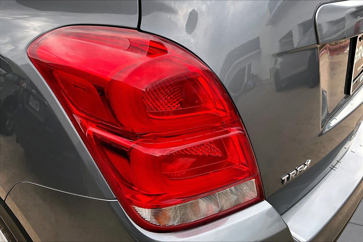 Used 2019 Chevrolet Trax LT w/ LT Convenience Package FWD image 27